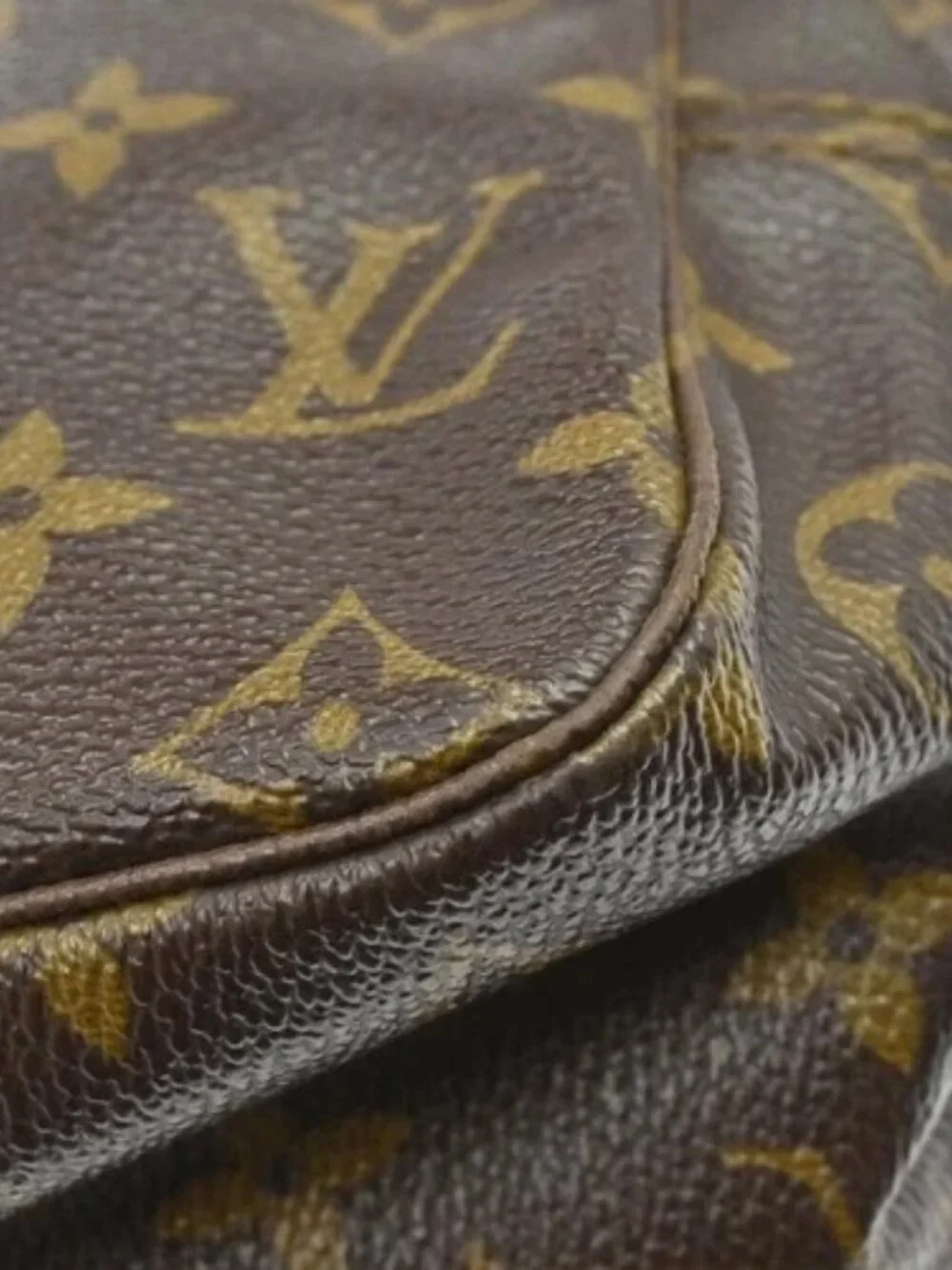 Best06 LOUIS VUITTON TROUSSE TOILETTE 28 COSMETIC POUCH M47522 834 BQ01412